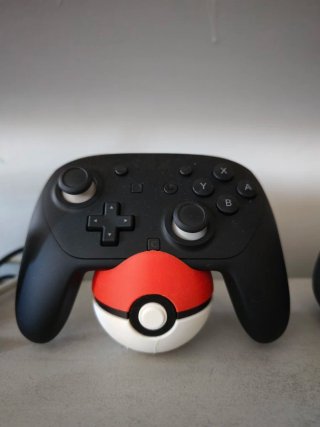 Soporte Pokeball para Mando Pro Switch