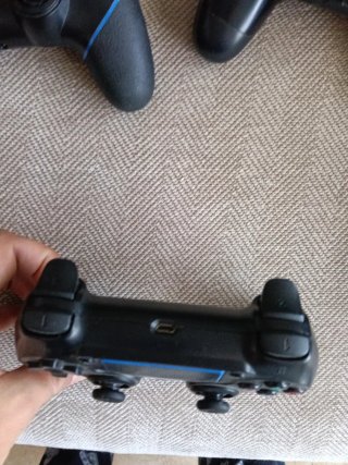 Consola PlayStation 4 (PS4) con 3 mandos