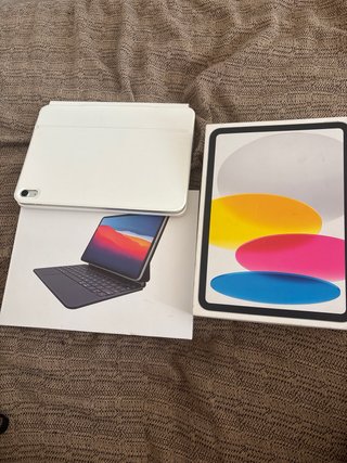 iPad 10ª Gen 256GB Argento + Apple Pencil + Tastiera