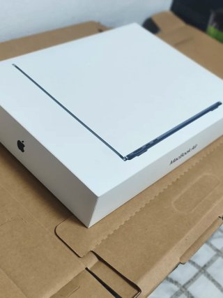 MacBook Air 13 Medianoche