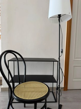 Conjunto Salón: Silla, Estantería y Lámpara