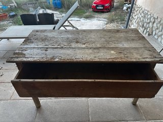 Mesa antigua de madera