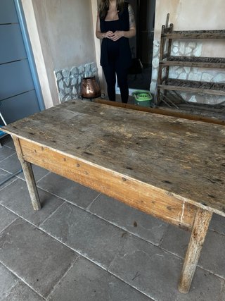Mesa antigua de madera