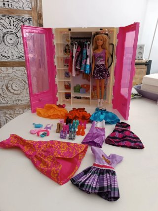 Armario Barbie con Muñeca y Accesorios
