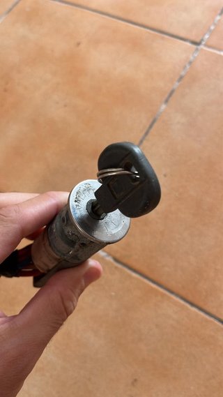 Bombín Saxo/106