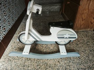Moto balancín de madera