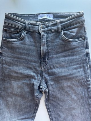 Pantalón vaquero Pull&Bear tiro alto gris