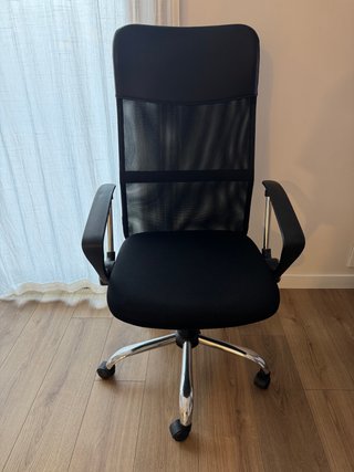 Silla de escritorio ergonómica negra