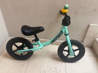 Bici de equilibrio Sawyer azul COMO NUEVA