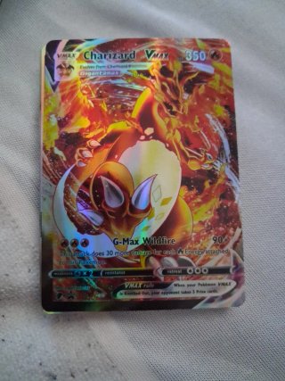 Carta Pokémon Charizard VMAX