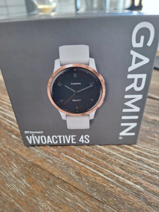 Garmin Vivoactive 4S GPS Smartwatch Mujer