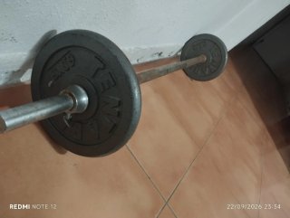 Barra de pesas con discos de 5kg