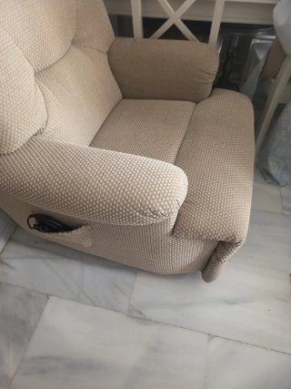 Sillón reclinable articulado con mando