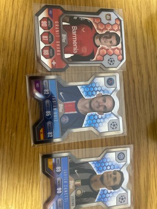 Cartas de fútbol con forma inusual