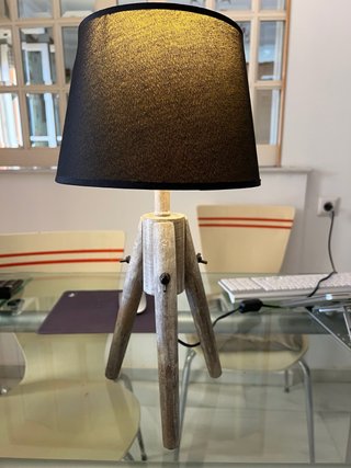 Lámpara de mesa trípode madera