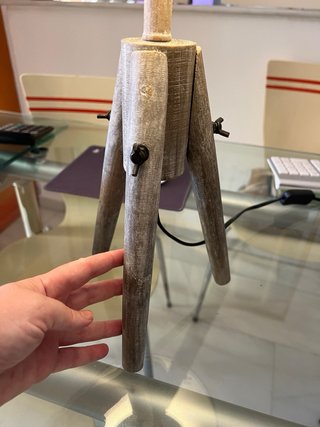 Lámpara de mesa trípode madera