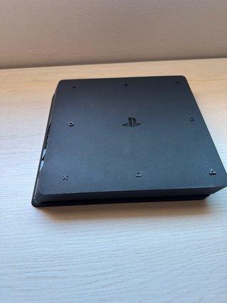 PS4 + 2 Mandos + 5 Juegos