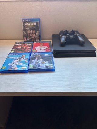 PS4 + 2 Mandos + 5 Juegos