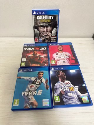 PS4 + 2 Mandos + 5 Juegos