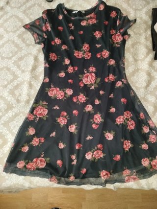 Vestido Stradivarius Negro con Flores