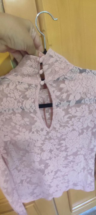 Camiseta encaje rosa cuello alto, sin etiqueta