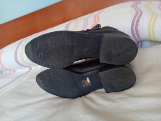 Botín de piel negro