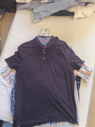 Polo negro y multicolor