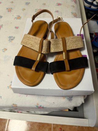 Sandalias planas Buonarotti T38 sin apenas uso