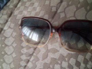 Gafas de sol con montura marrón