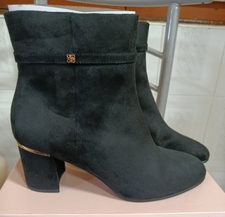 Botines negros de ante talla 41 + regalo