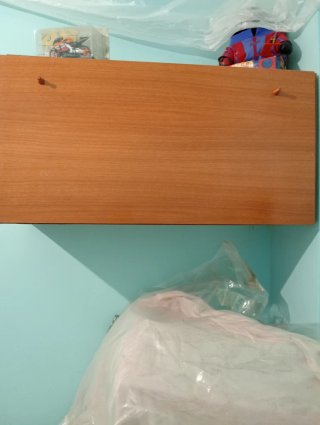 Guardaroba in legno con porte scorrevoli