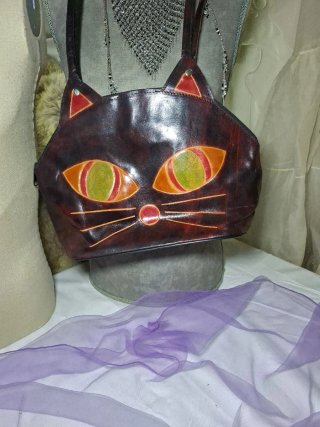 Bolso de gato marrón y multicolor