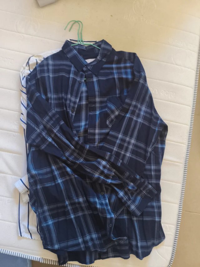 Camisa de cuadros azul y blanca