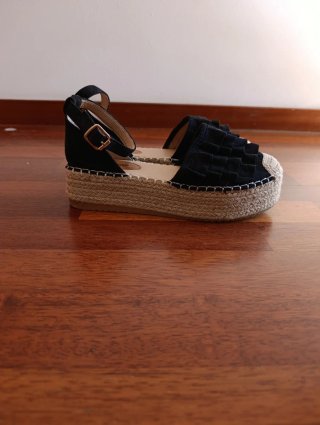 Sandalias negras de esparto