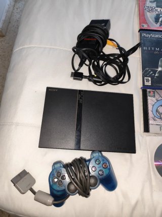 Consola PlayStation 2 (PS2) con lote de juegos.