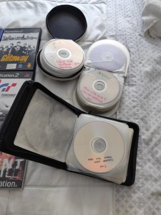 Consola PlayStation 2 (PS2) con lote de juegos.
