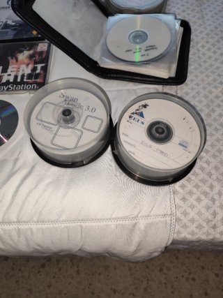 Consola PlayStation 2 (PS2) con lote de juegos.