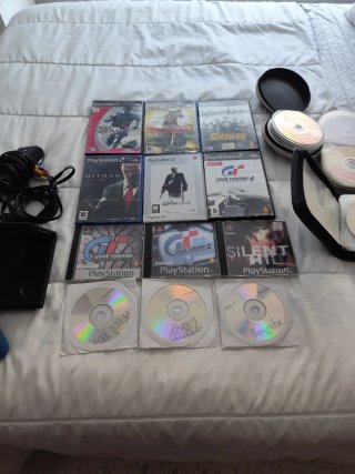 Consola PlayStation 2 (PS2) con lote de juegos.