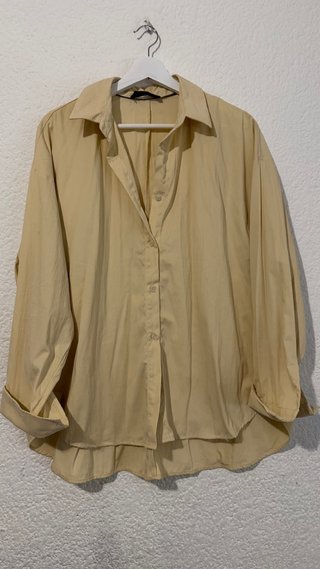 Camisa amarilla oversize