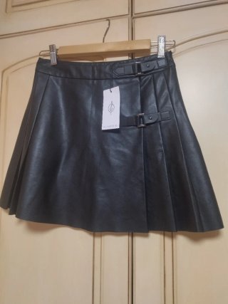 Falda de piel sintética