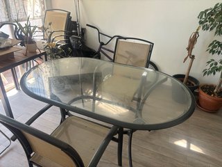 Mesa de cristal con 6 sillas