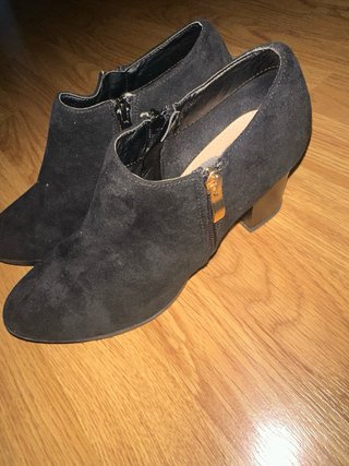 Botines negros mujer