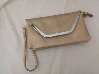 Bolso de mano dorado