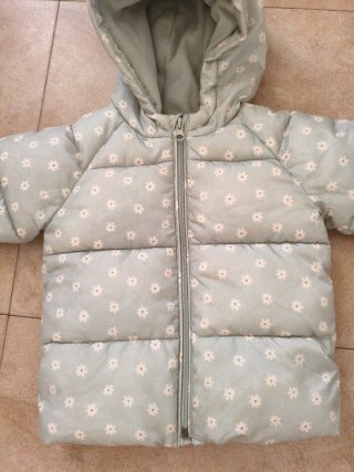 Chaqueta acolchada infantil flores