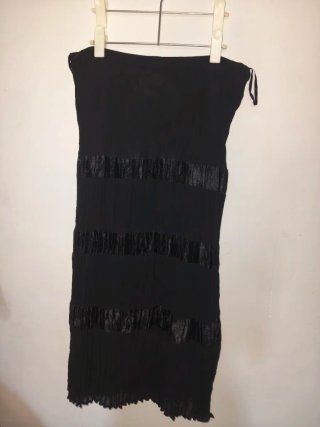 Falda larga negra con paneles