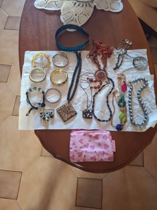 Set di bigiotteria varia