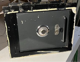 Caja fuerte empotrada de metal