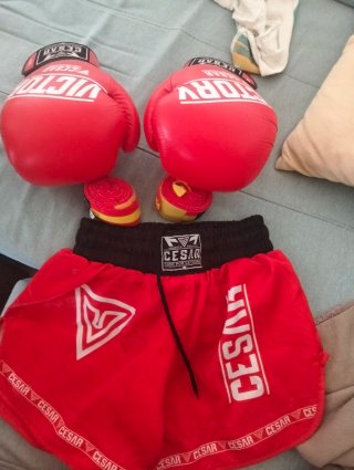 Kit Boxeo CESAR Guantes y Pantalones Rojos