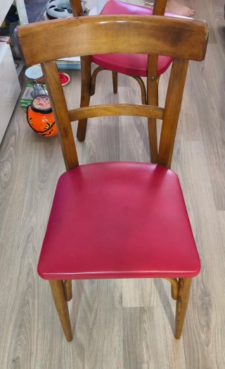 Sedie in legno con sedile rosso