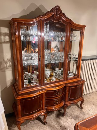 Vetrina classica in legno e vetro da restaurare